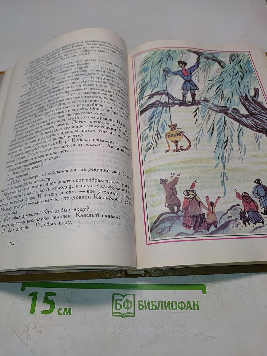 Белый медведь и бурый медведь