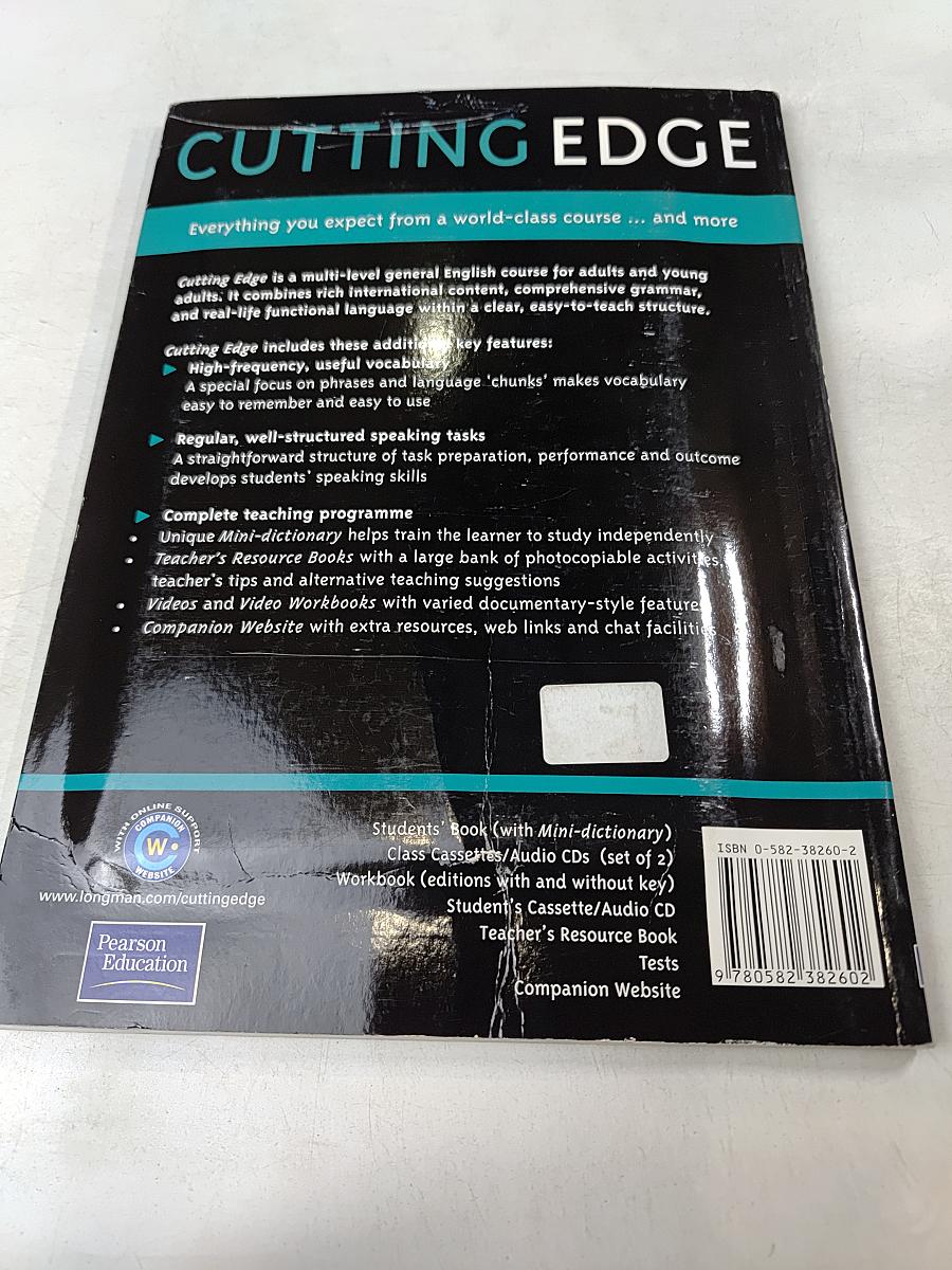 Cutting Edge Pre-Intermediate Students' Book