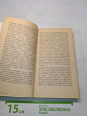 Кошка в светлой комнате