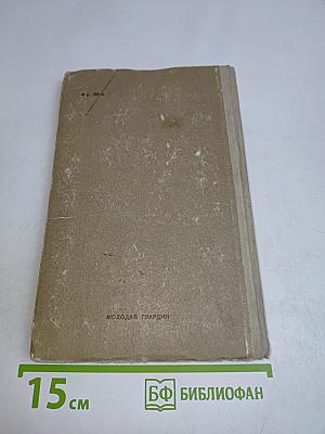 Камни падают в море