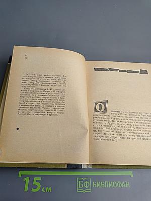 Маленькая железная дверь в стене