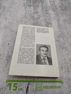 Со мной, с моей свечою вровень миры расцветшие висят.