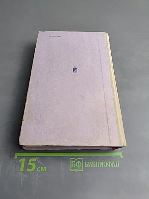 Угол белой стены