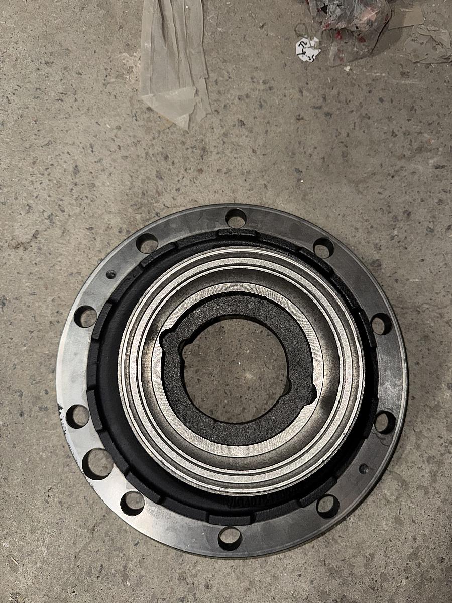 Ступица передняя в сборе AZ4075410042 Sitrak C7H, Howo T5G (аналог)