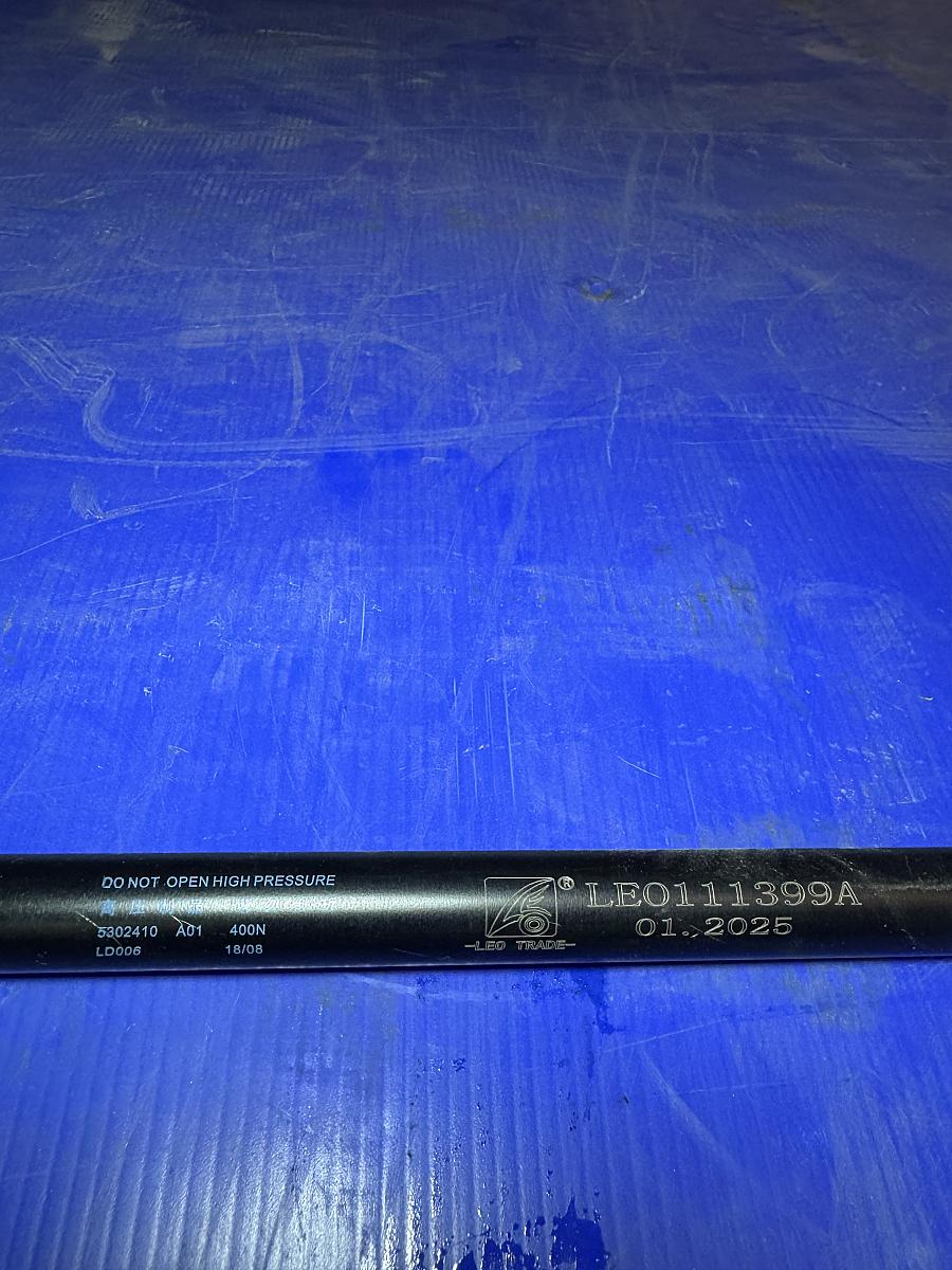 Амортизатор капота FAW J6 3310, 3250 LEO Trade LEO111399A