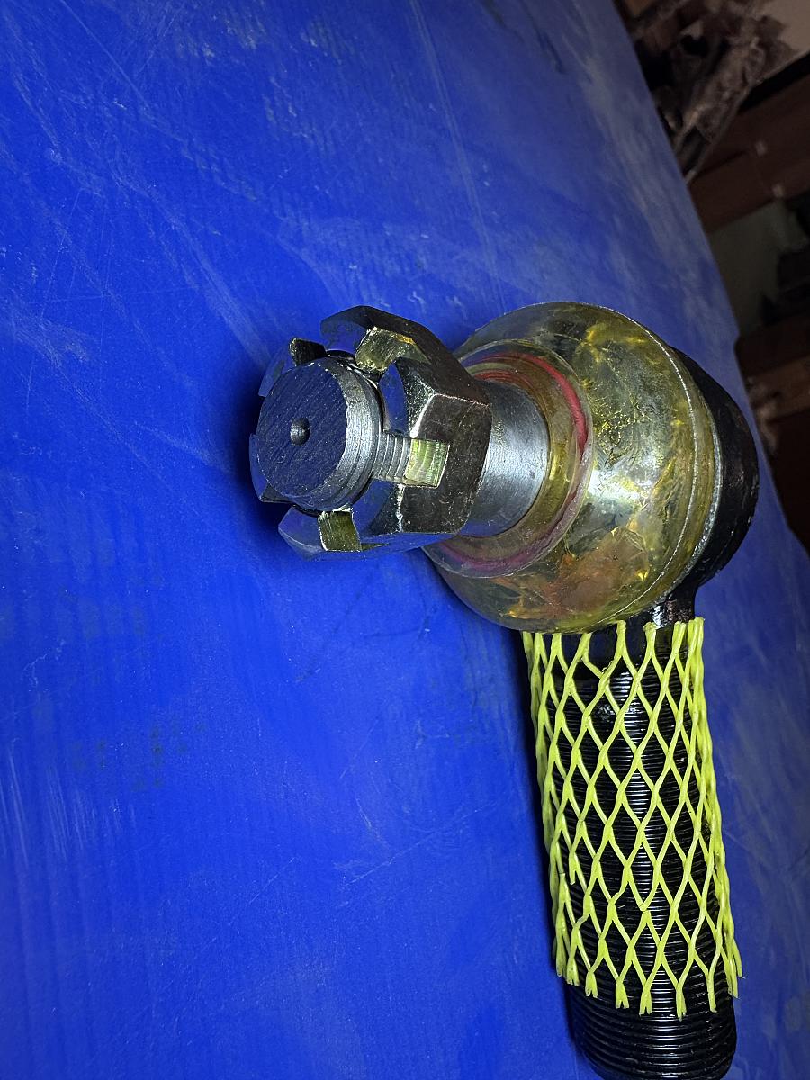 Наконечник рулевой тяги поперечный левый AZ9118470217 (D=24мм)