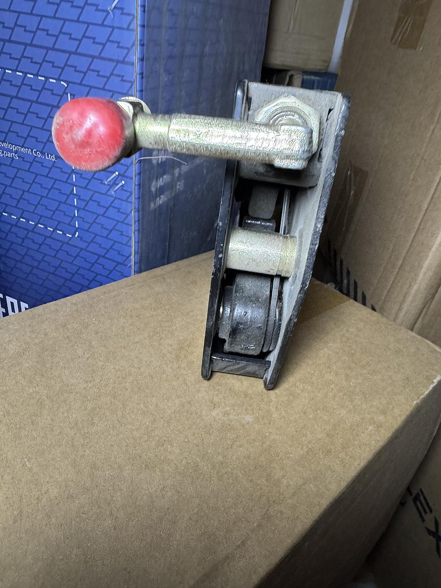 Гидрозамок кабины правый Dong Feng 5002175-C0100