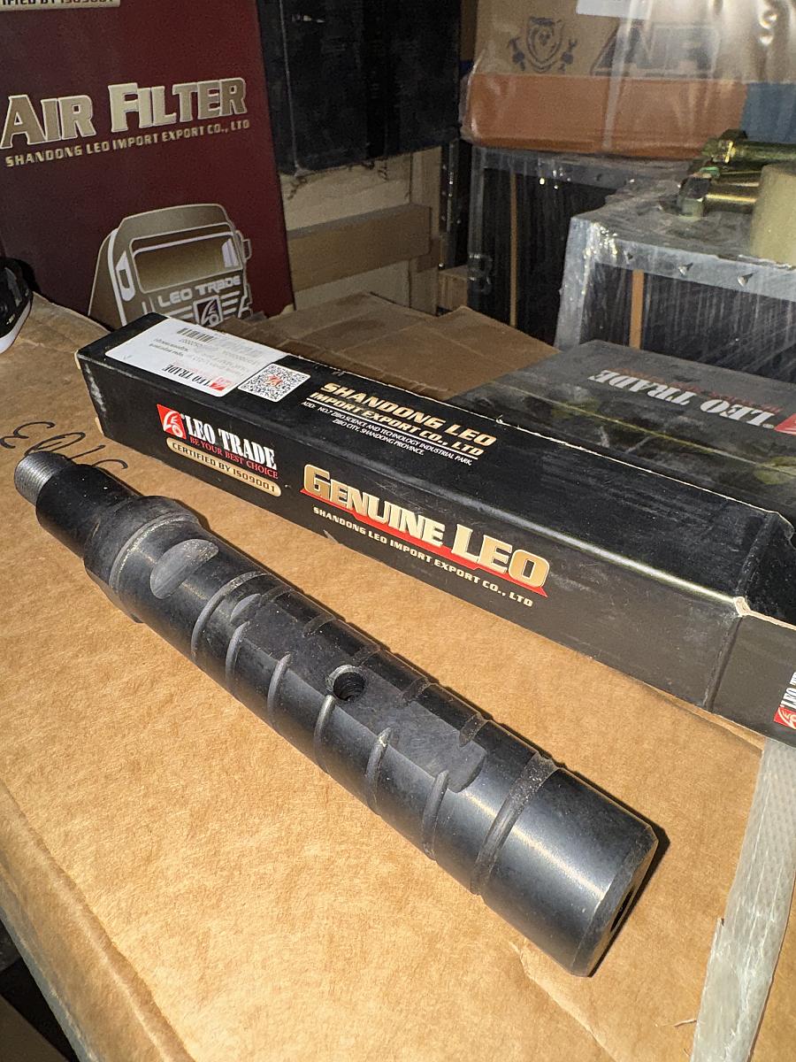 Палец рессоры под цилиндр подъема кабины L=215mm F2000 DZ9100520007 (аналог)