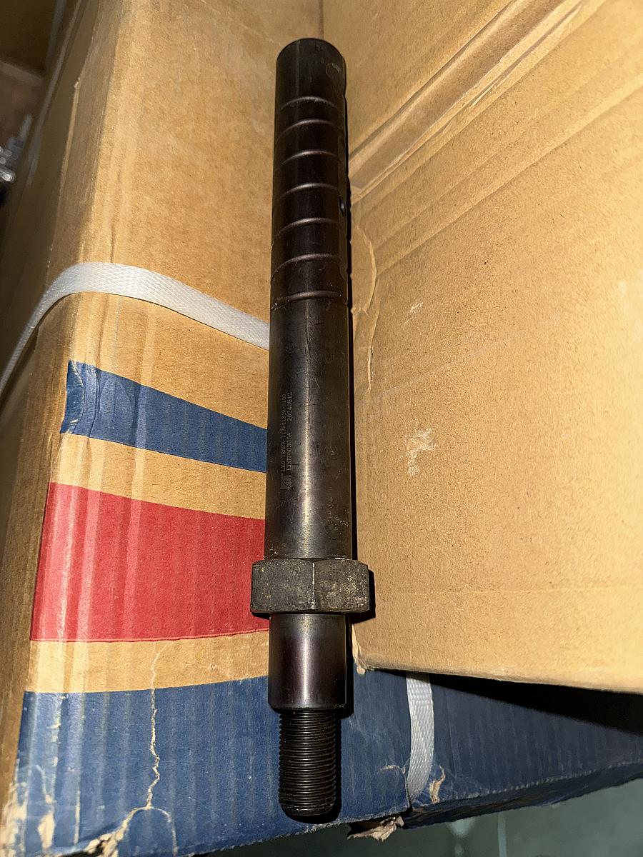 Палец рессоры под цилиндр подъема кабины Howo T5G, Sitrak C7H LEO700305A