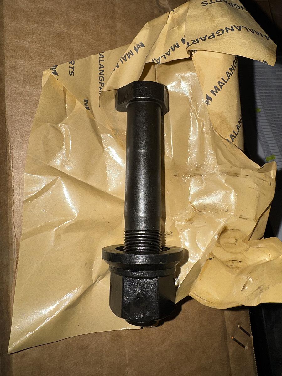 Болт М22x130 колесный задний с гайкой, шпилька, 712W45501-0143