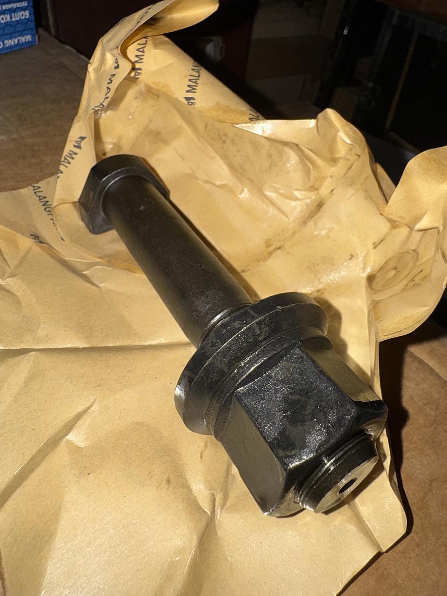 Болт М22x130 колесный задний с гайкой, шпилька, 712W45501-0143