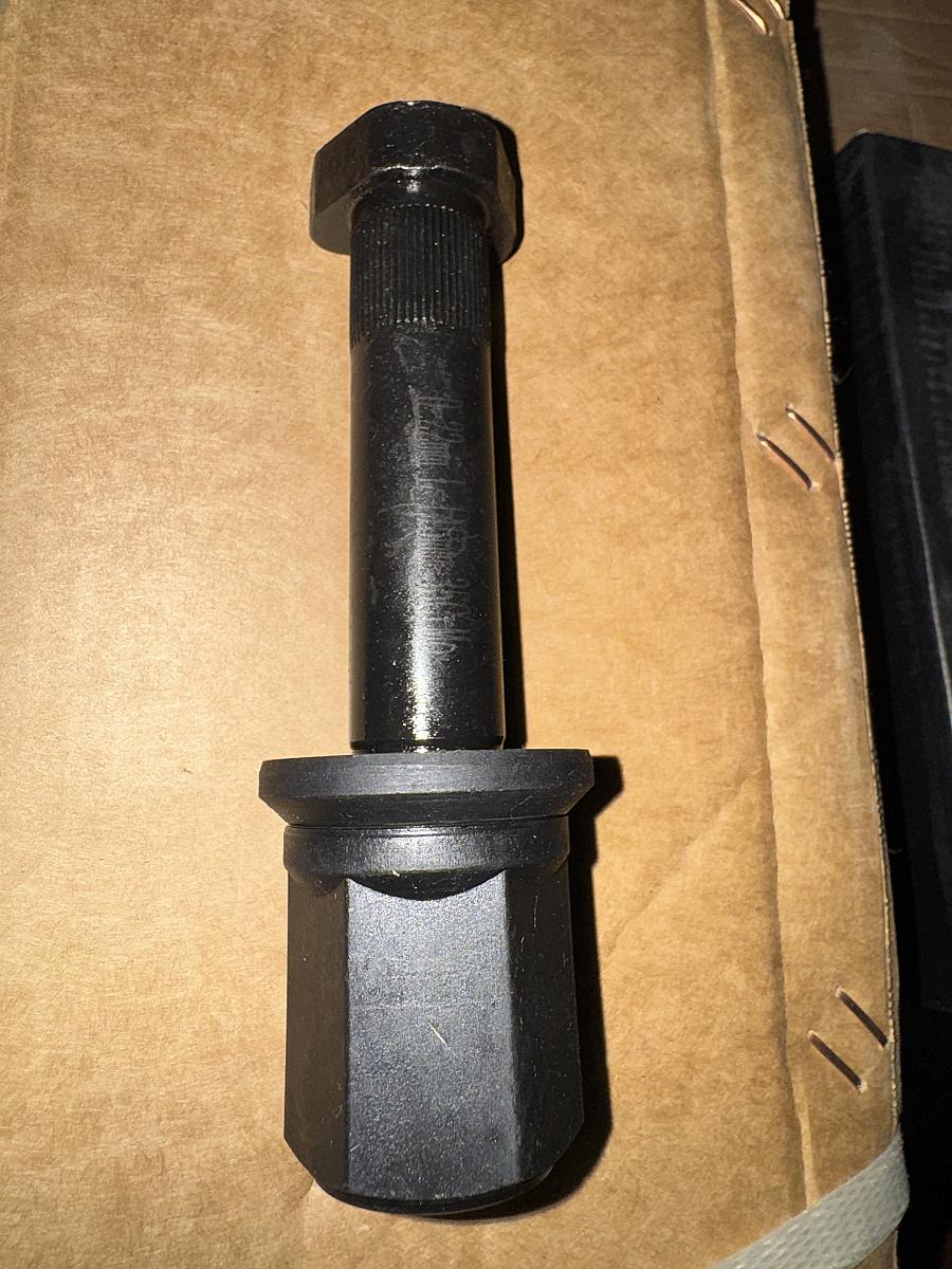 Болт колеса заднего Sinotruk HOWO / Shacman / FAW DZ9112340123 (аналог)