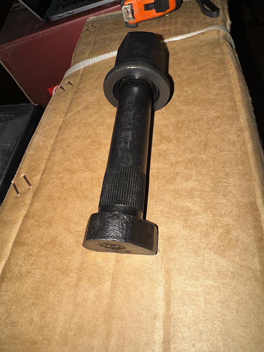 Болт колеса заднего с закрытой гайкой (шпилька) без насечки D=22мм L=145мм (12,9) Haulex HX-200334A