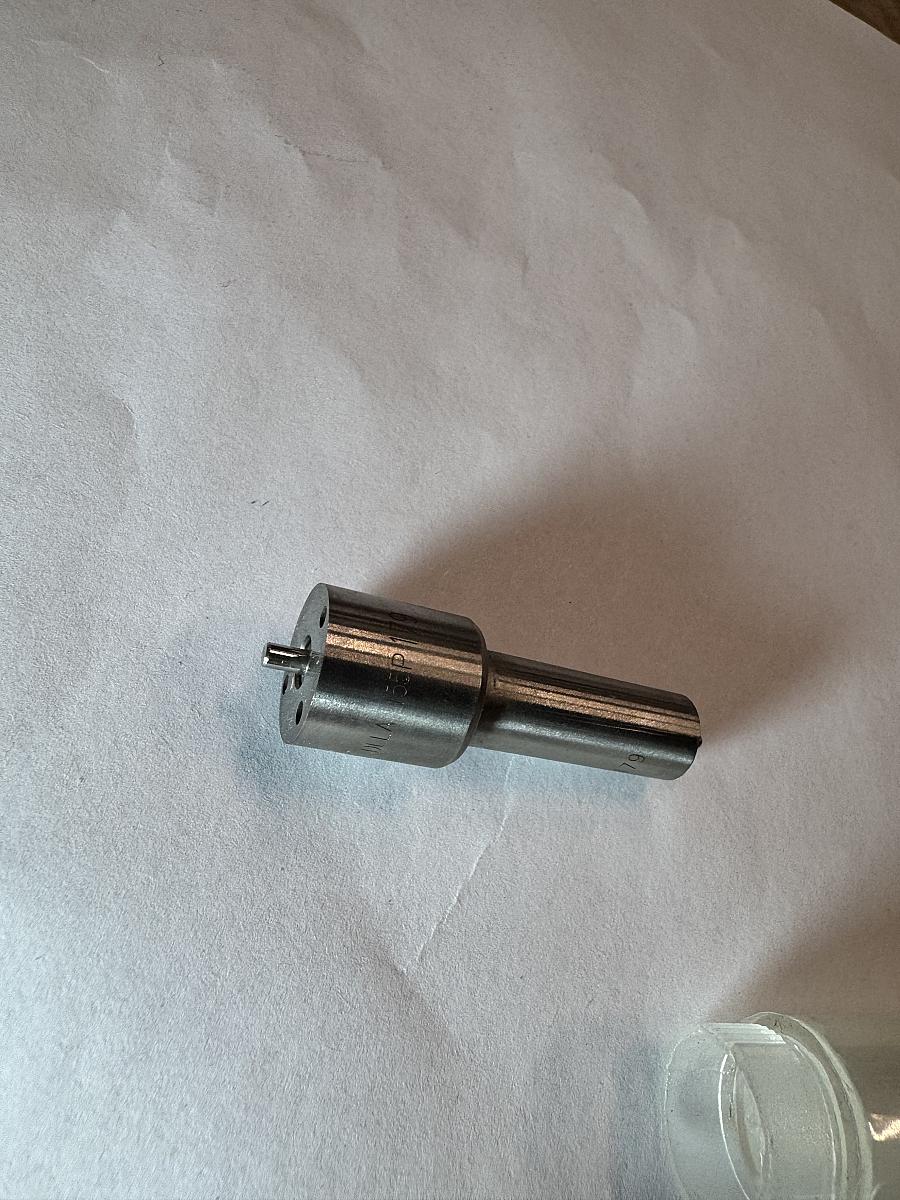 Форсунка топливная VG1560080276