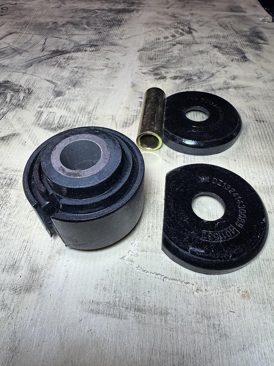 Втулка торсиона кабины DZ13241430085