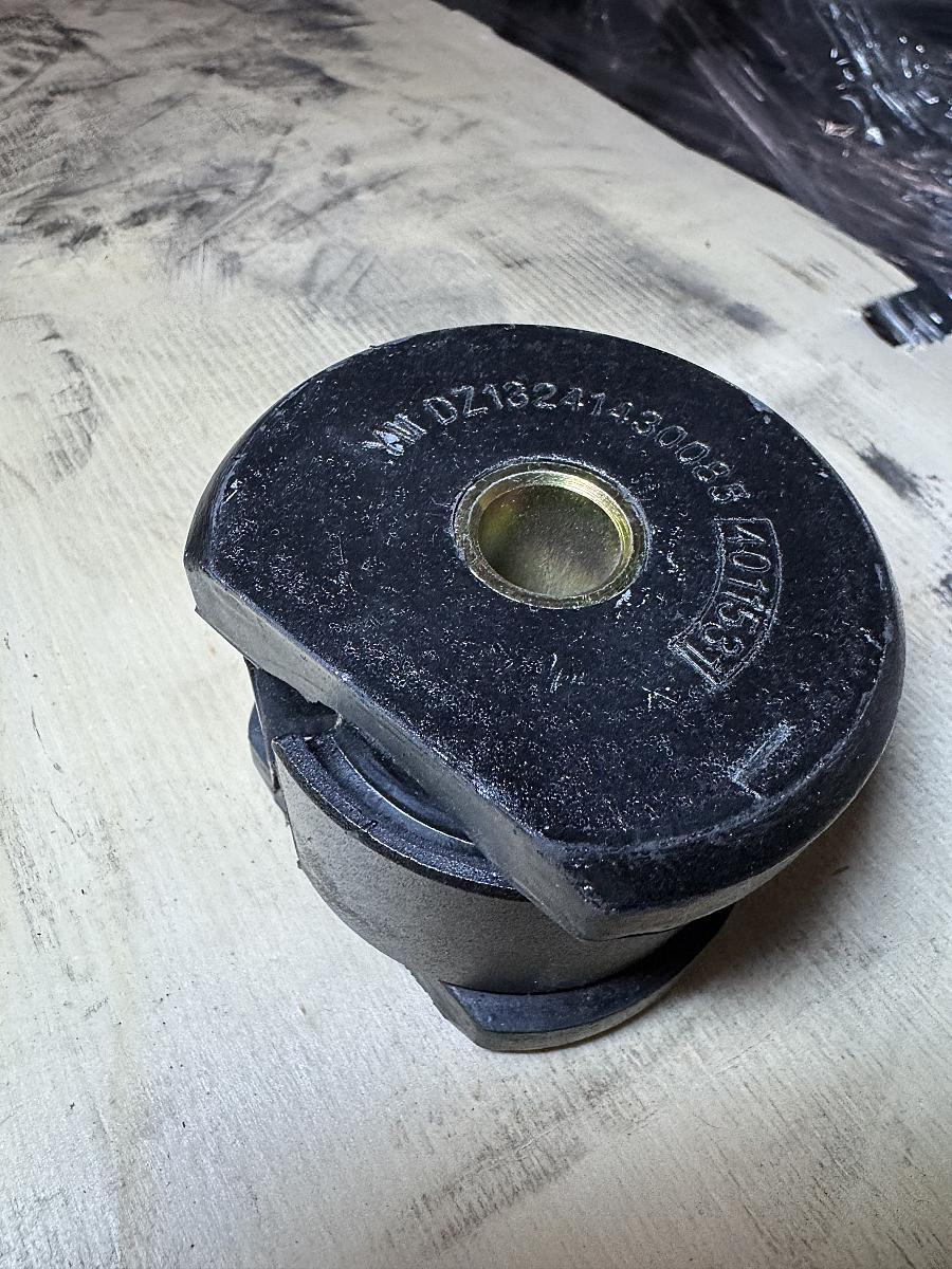 Втулка торсиона кабины DZ13241430085