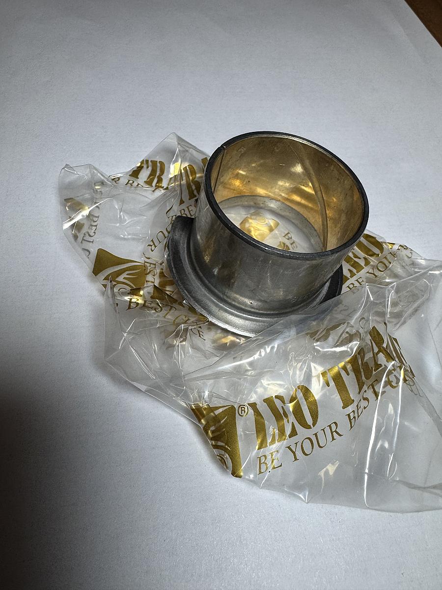 Втулка рулевого рычага (маятника) LEO400068A для Shacman F3000