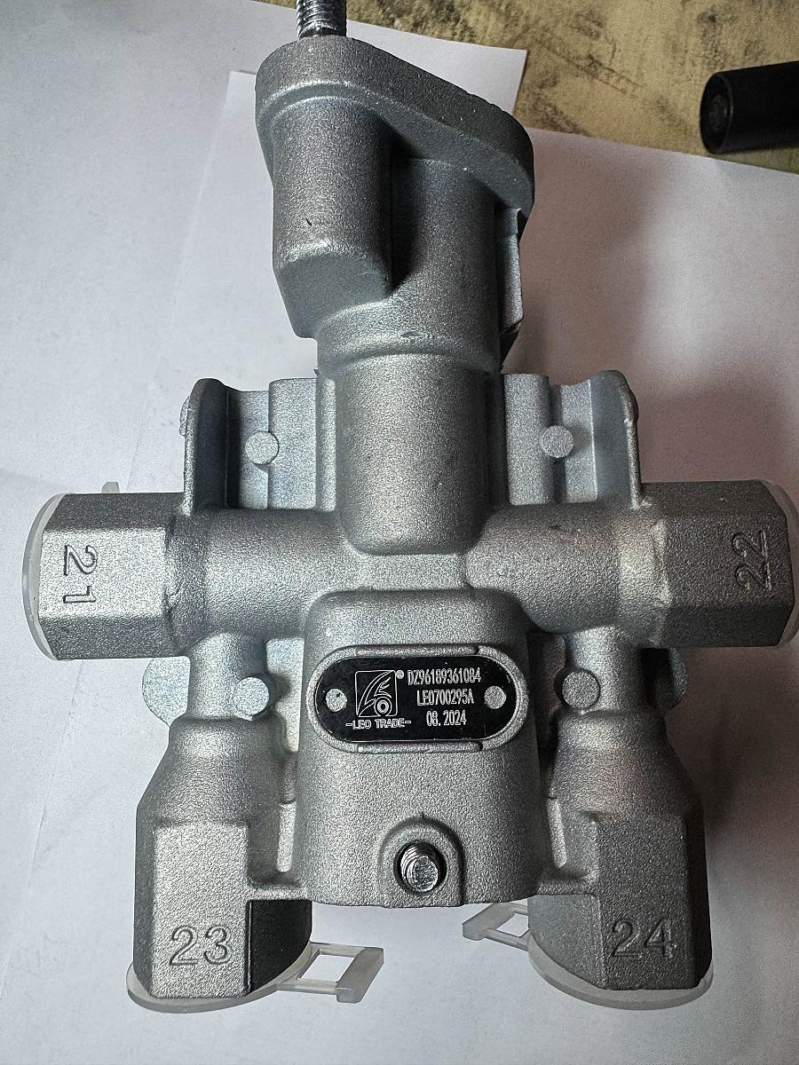 Клапан тормозной 4-х контурный SHACMAN X3000 DZ96189361084 (аналог)