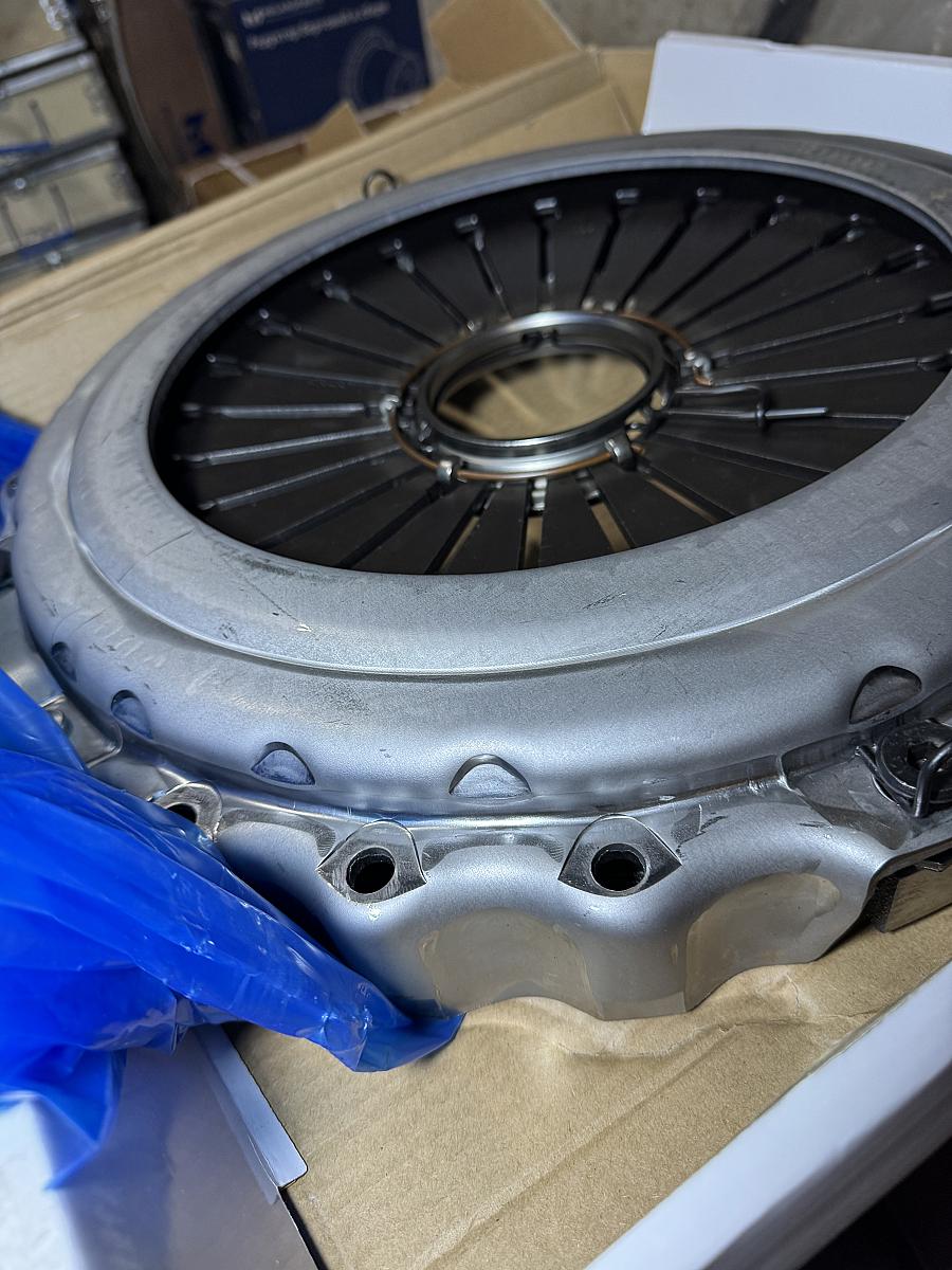 Корзина сцепления D=430мм выжимная (с кольцом) DZ9114160034 (аналог)