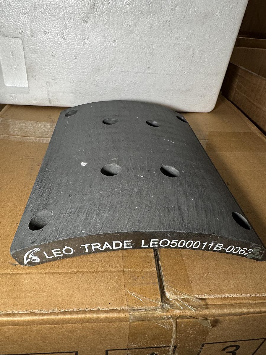 Накладка тормозная задняя (8 отверстий) F3000 (РЕМОНТНЫЕ+1mm) LEO500011B+1mm LEO Trade