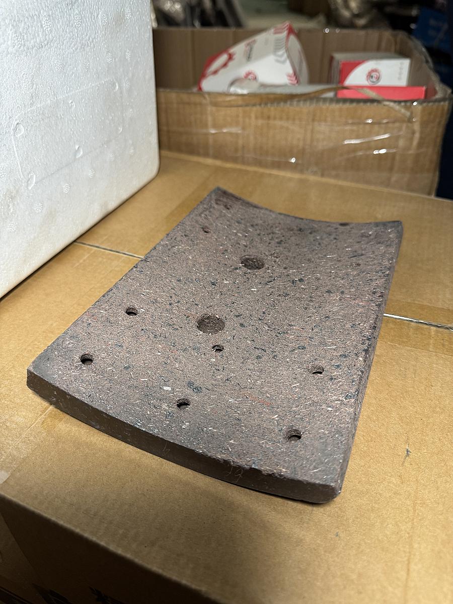 Накладка тормозная задняя 3502406-A0E (аналог)