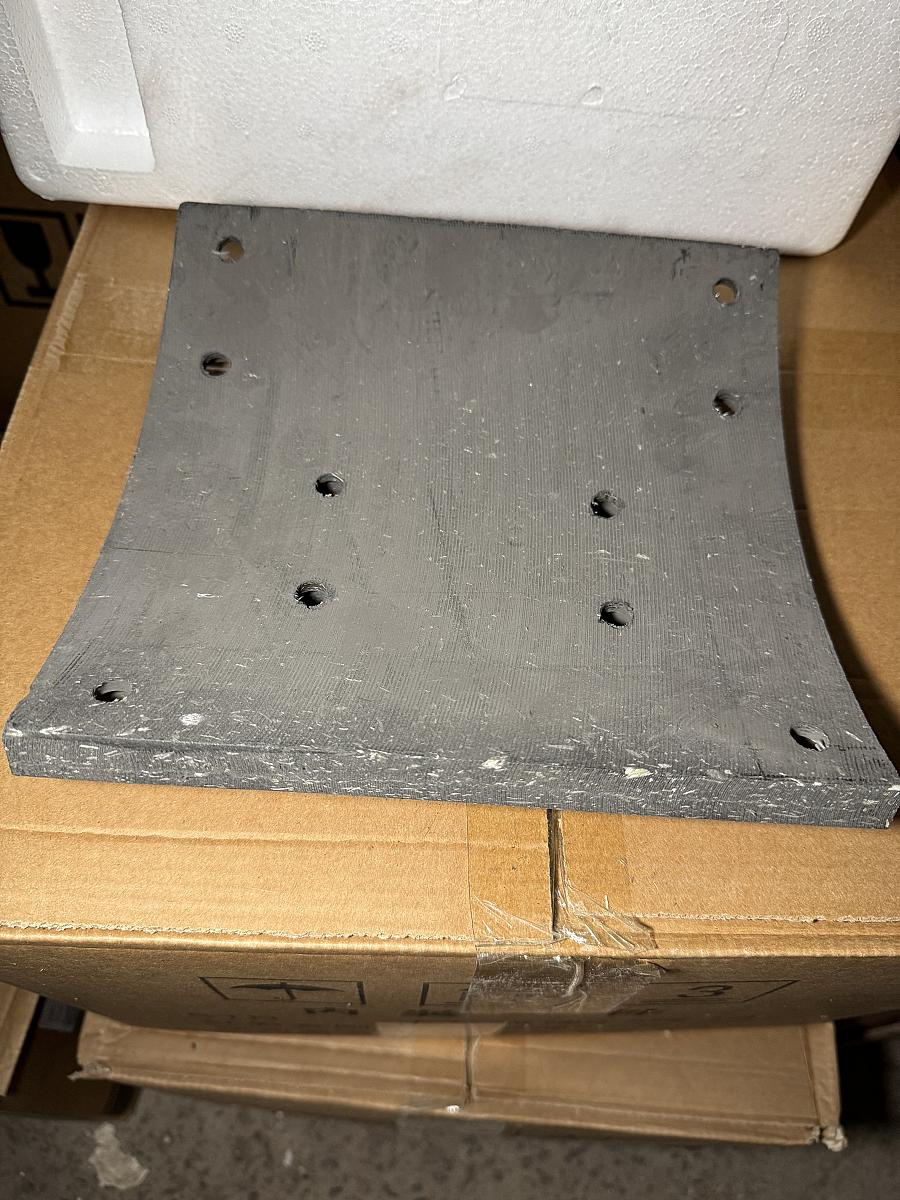 Накладка тормозная задняя (10 отверстий) DZ9112340063