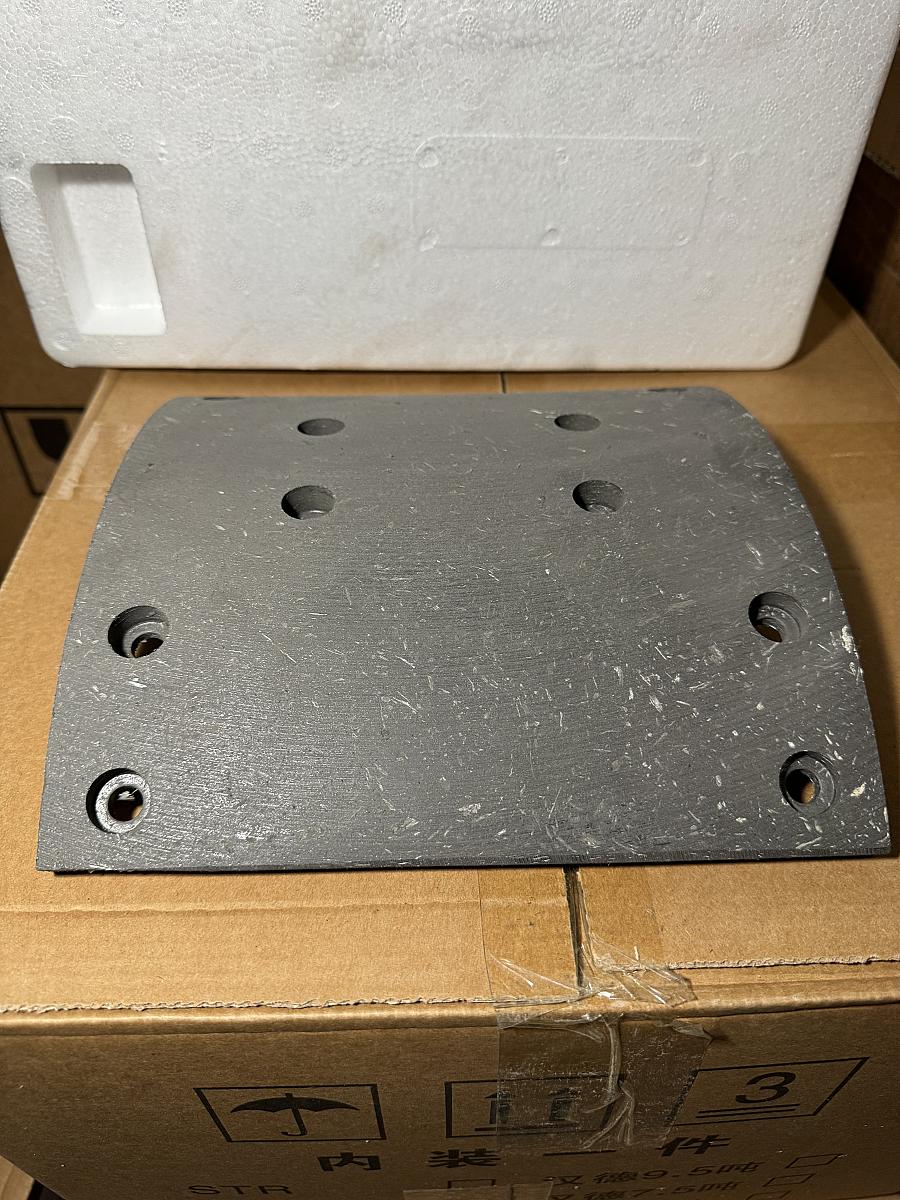 Накладка тормозная задняя (10 отверстий) DZ9112340063